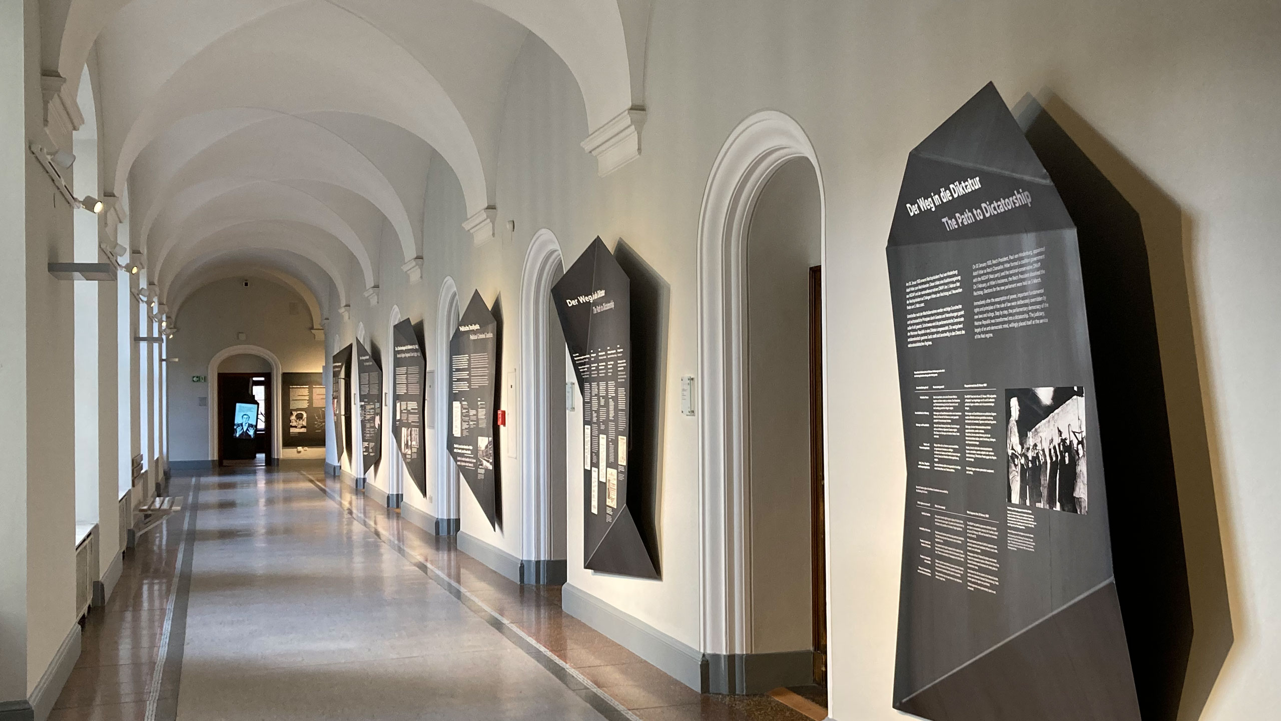 Ausstellung im Münchner Justizpalast zur systematischen Zerstörung des Rechtsstaats im Nationalsozialismus