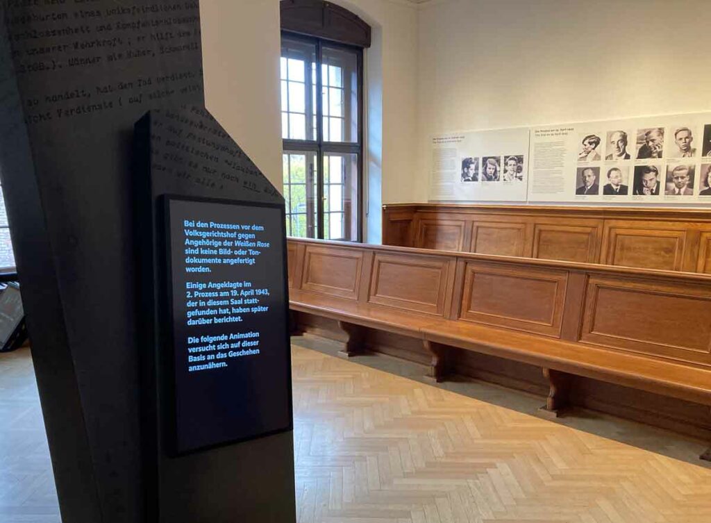 Medienstation im Justizpalast