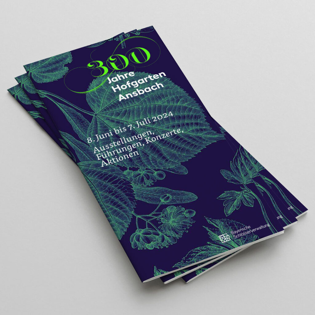 Programmhefte mit Keyvisual von 300 Jahre Hofgarten Ansbach